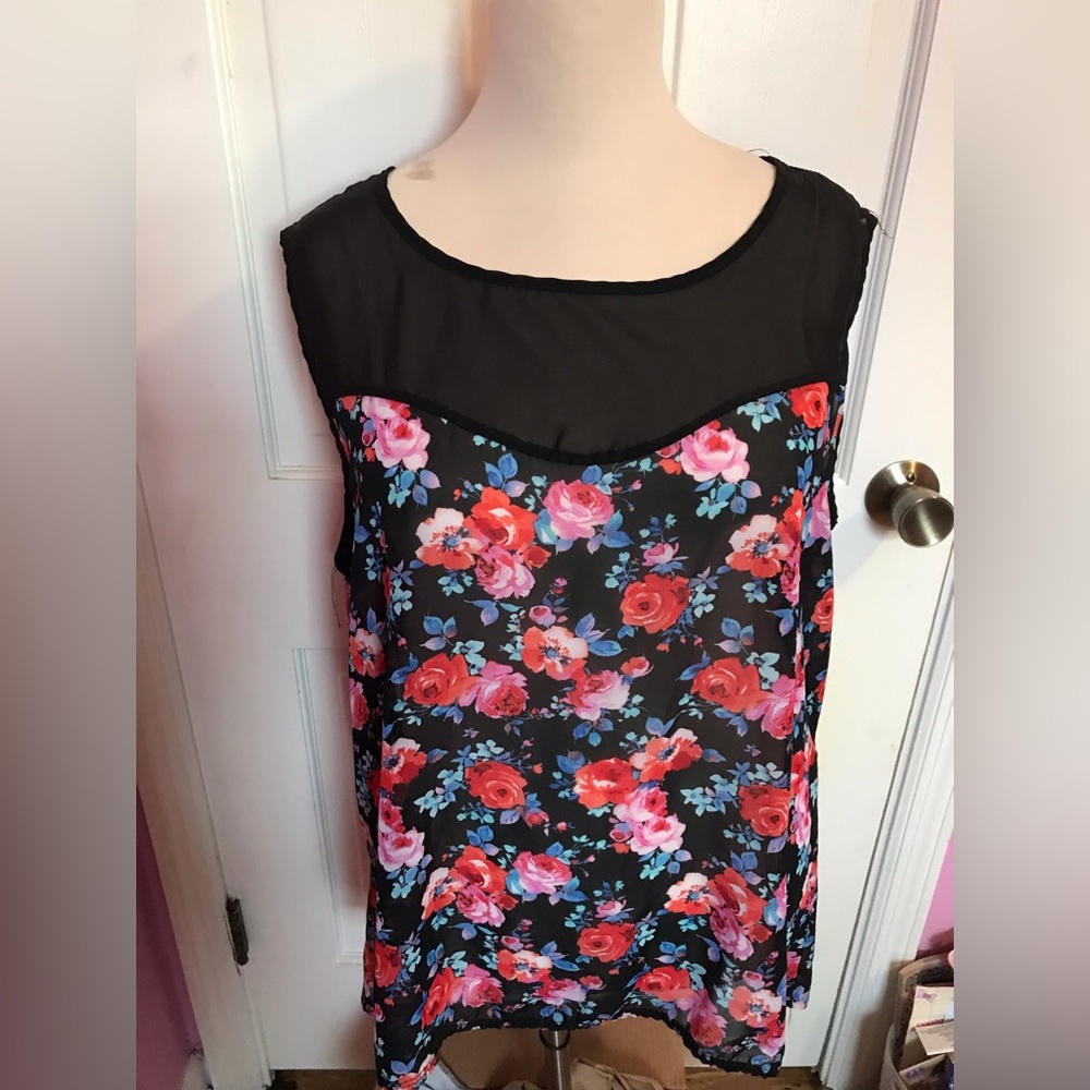 Women Top sleeveless Blouse floral. Ping band. Size 3XL